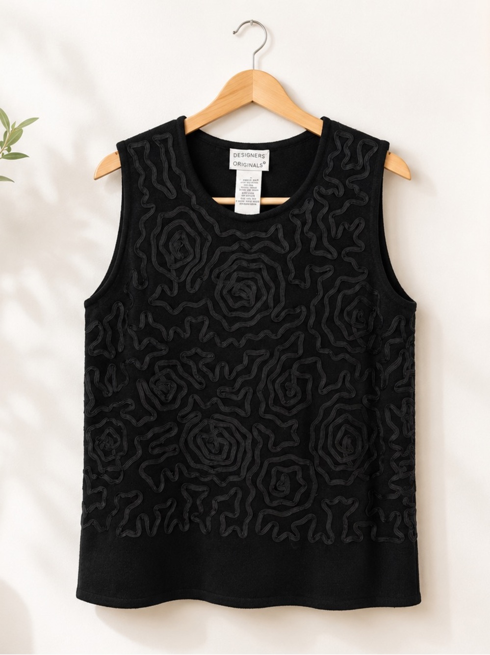 DESIGNERS ORIGINALS | Luxelon Black Sleeveless Floral-Texture Knit Tank